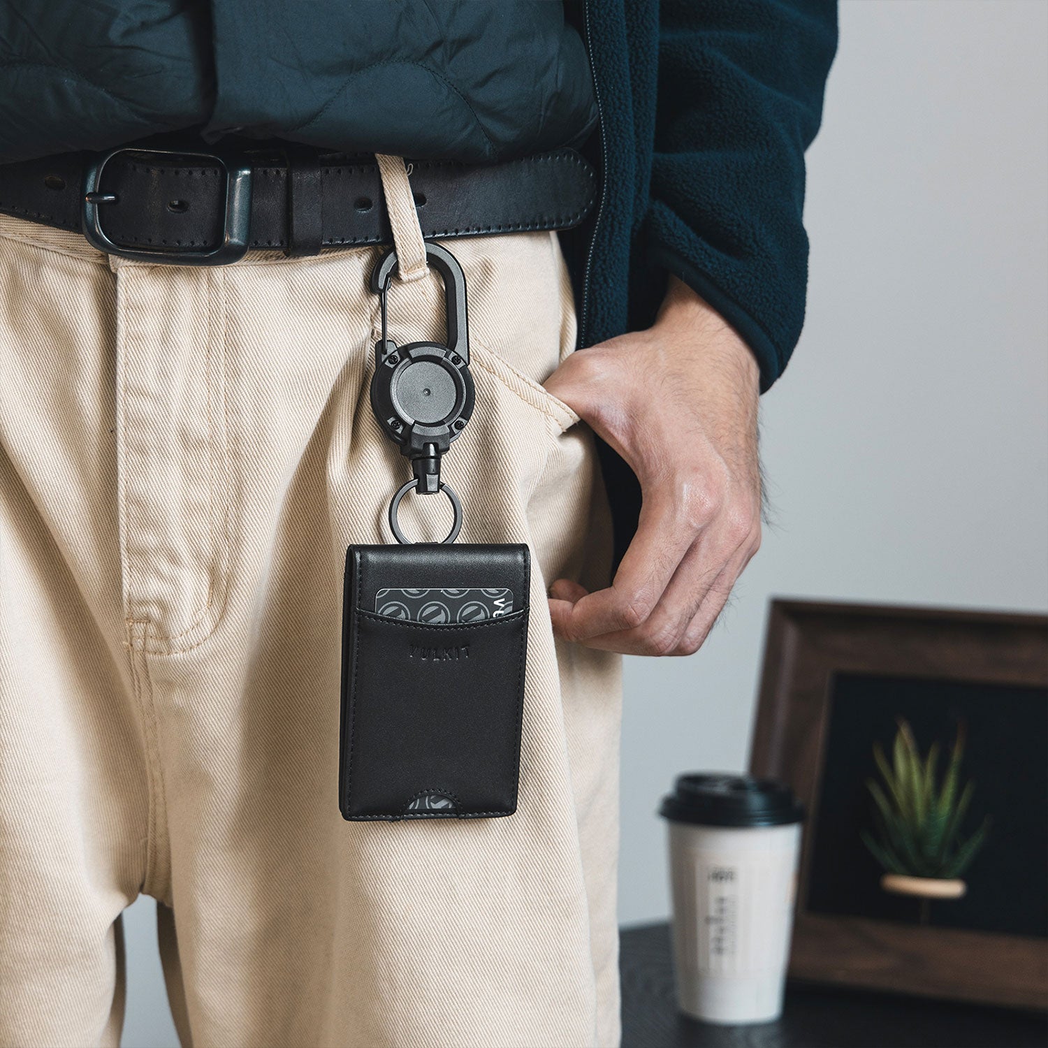 VBH102-Leather Bifold Badge Holder Wallet with Retractable Clip