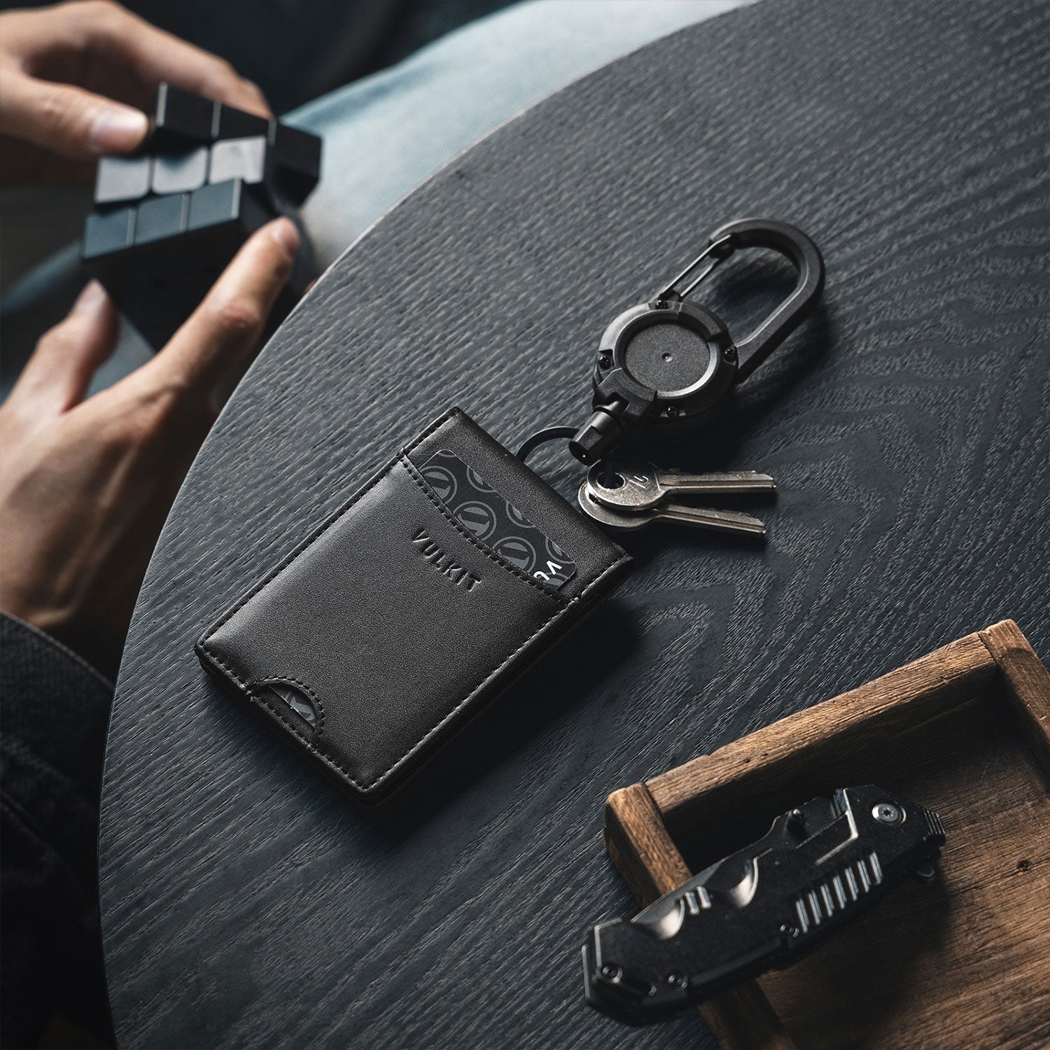 VBH102-Leather Bifold Badge Holder Wallet with Retractable Clip