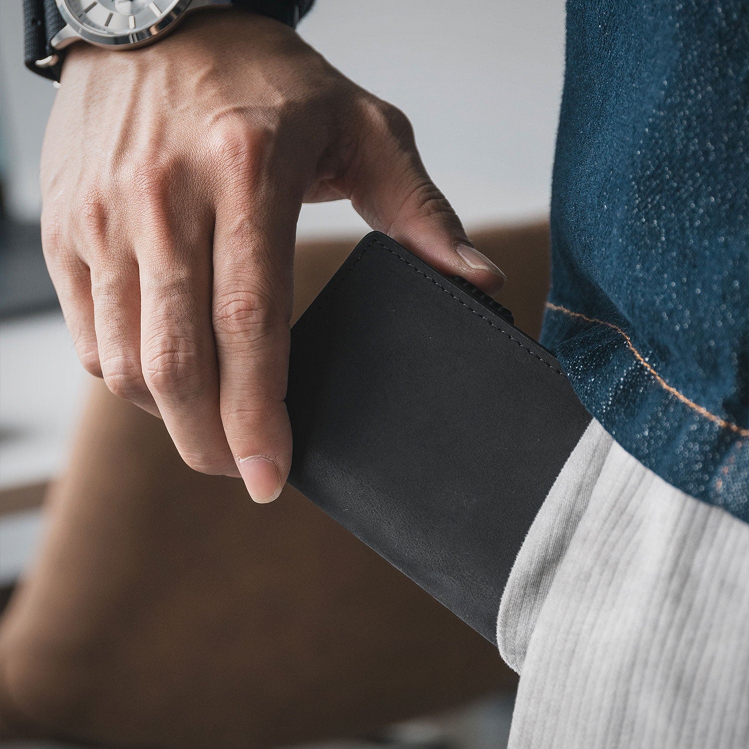 VC305P - Slim Leather Pop-Up Card Holder Wallet , RFID Blocking, Holds 11 Cards & Cash