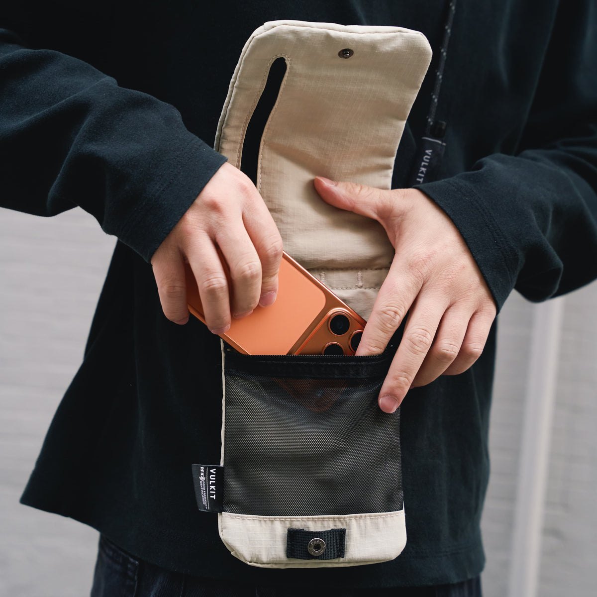 VB108-RFID-Blocking Lightweight Phone Pouch